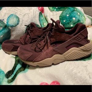 Nike Huarache Shoes 8 Women’s burgundy